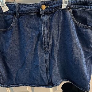 Plus sized denim mini skirt 🦋🌀🔹